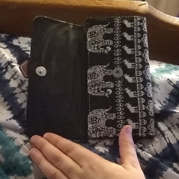 Cloth Patterned Wallet - Picture 2 of 4